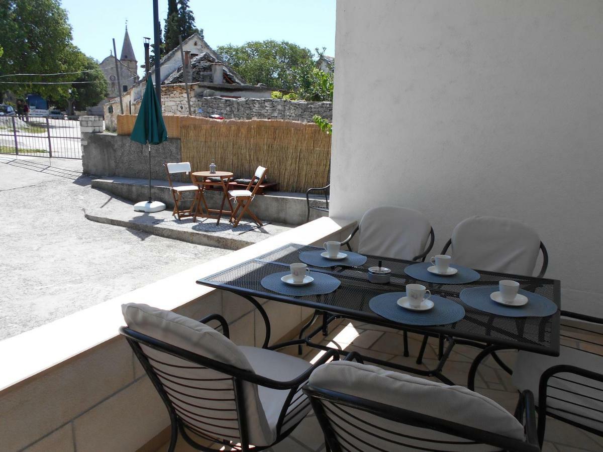 Apartmani Ino Škrip Exteriér fotografie